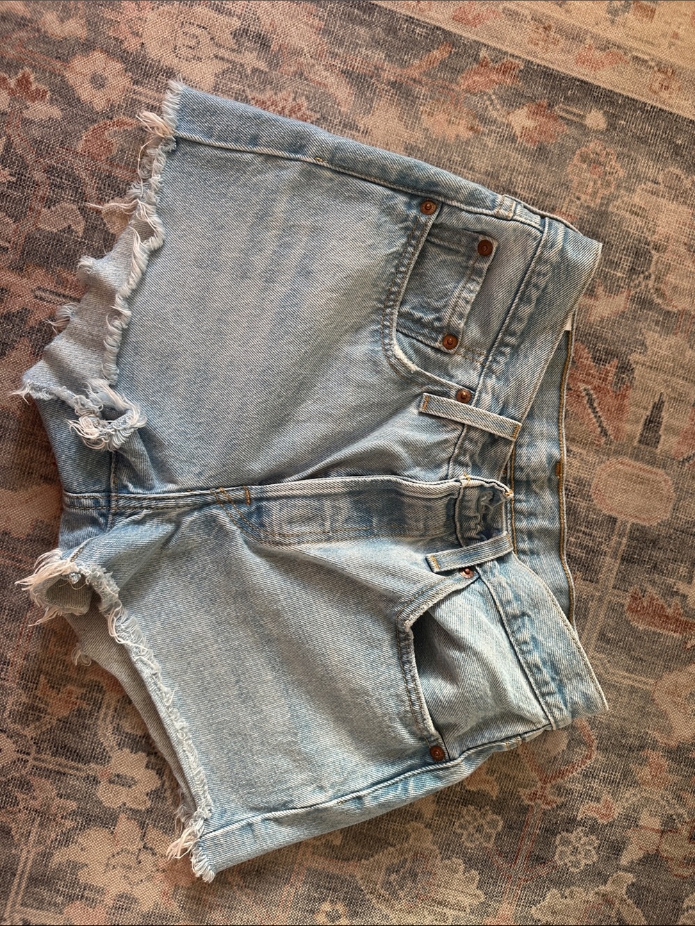 Levi’s 501 Light Wash Distressed Women's Denim Shorts size 26